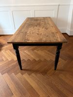 Schöner Esstisch im Landhausstil