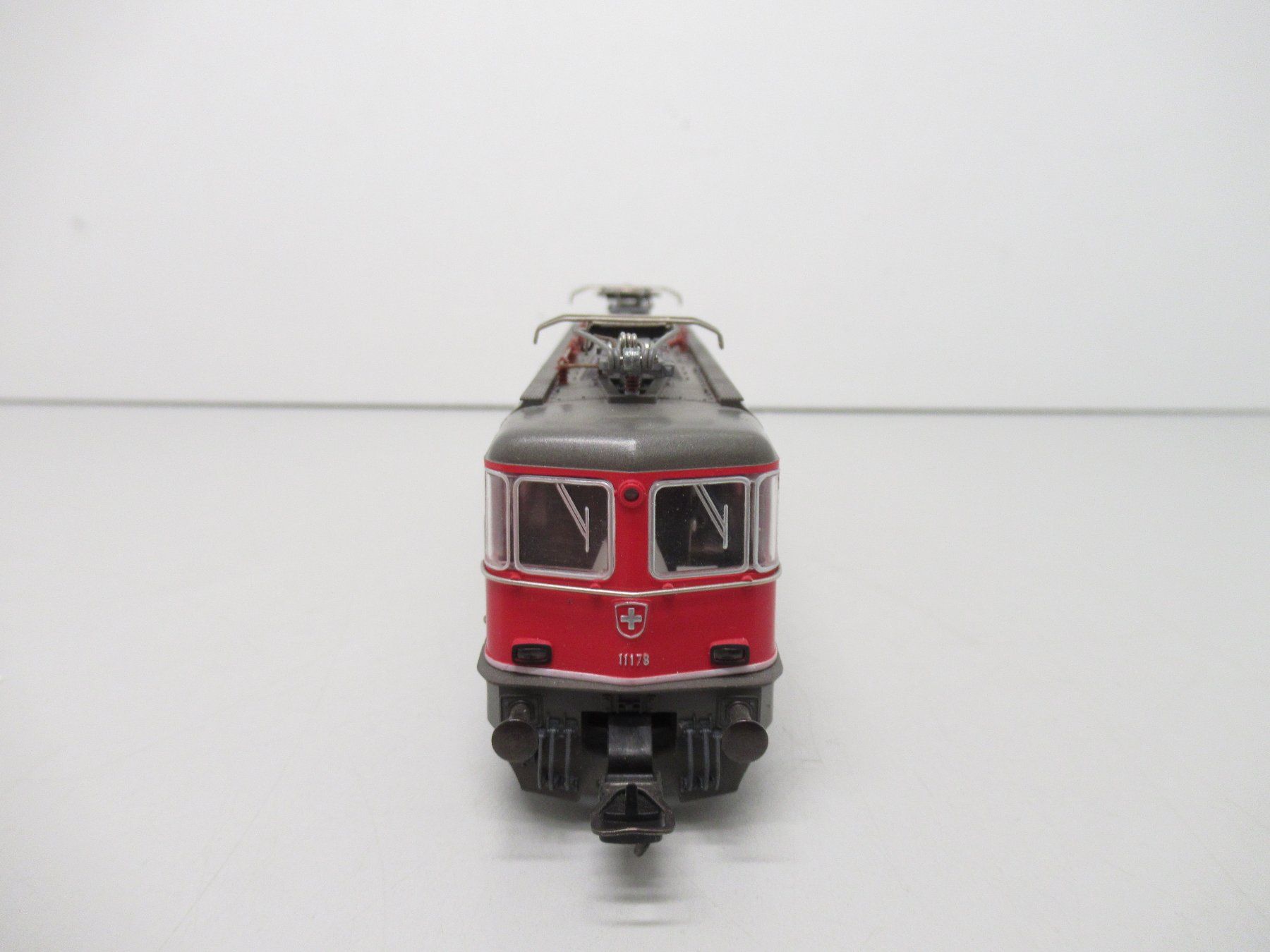 Fleischmann Modelleisenbahnen: Fleischmann 4342 E-Lok Re 4/4 II rot SBB CFF FFS Analog OVP – Gebraucht aus Basel von mhmarken 5