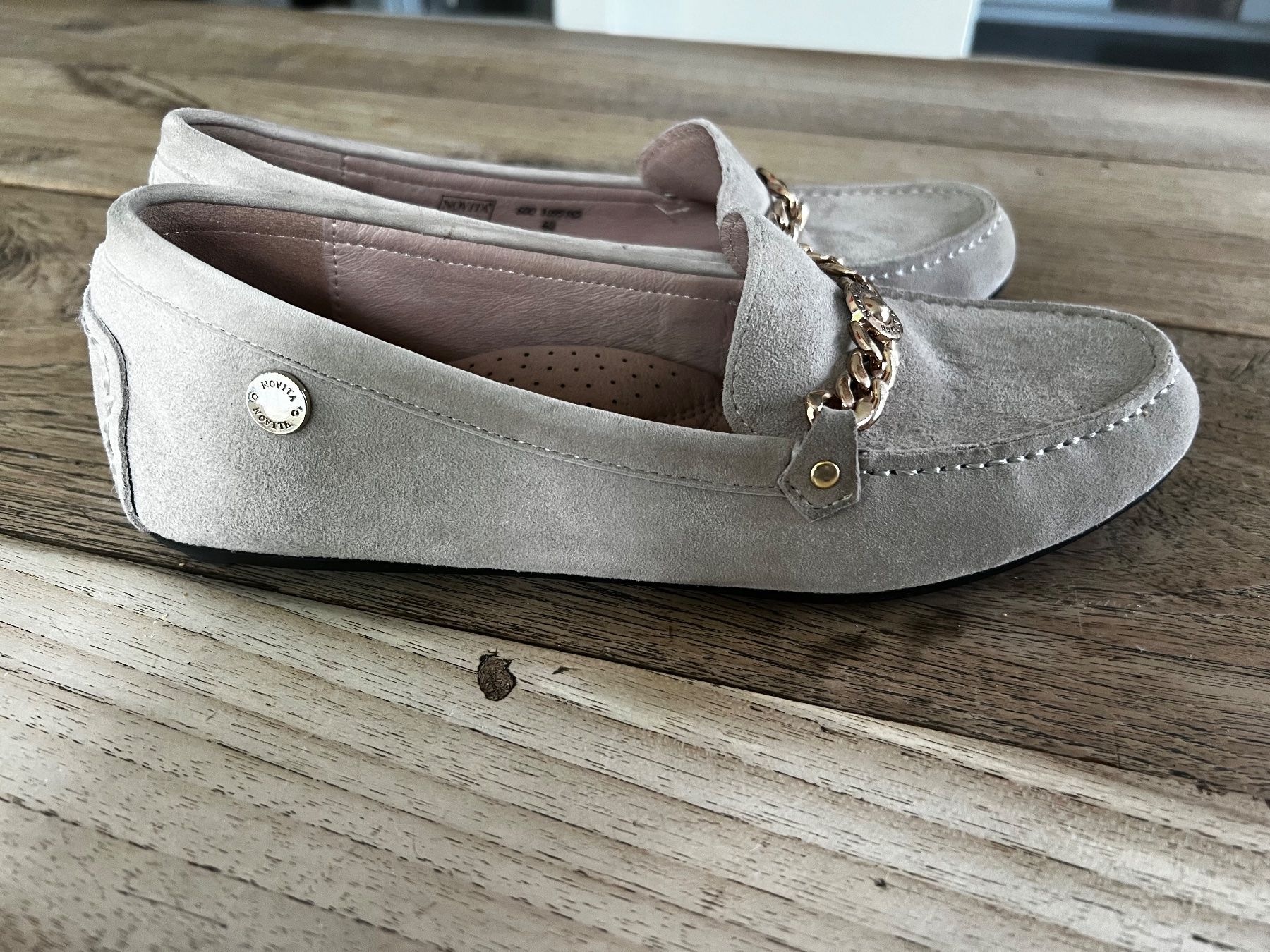 Scarpe da donna: Graue Novita – Usato da Chur venduto da MarcusinChur 1