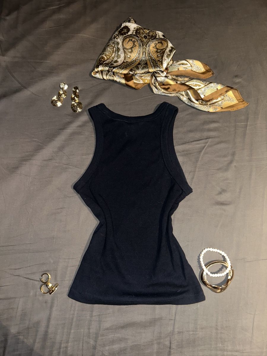 H&M Tops: Dunkelblaues Tanktop – Gebraucht aus Grüningen von mel_c9v6 1
