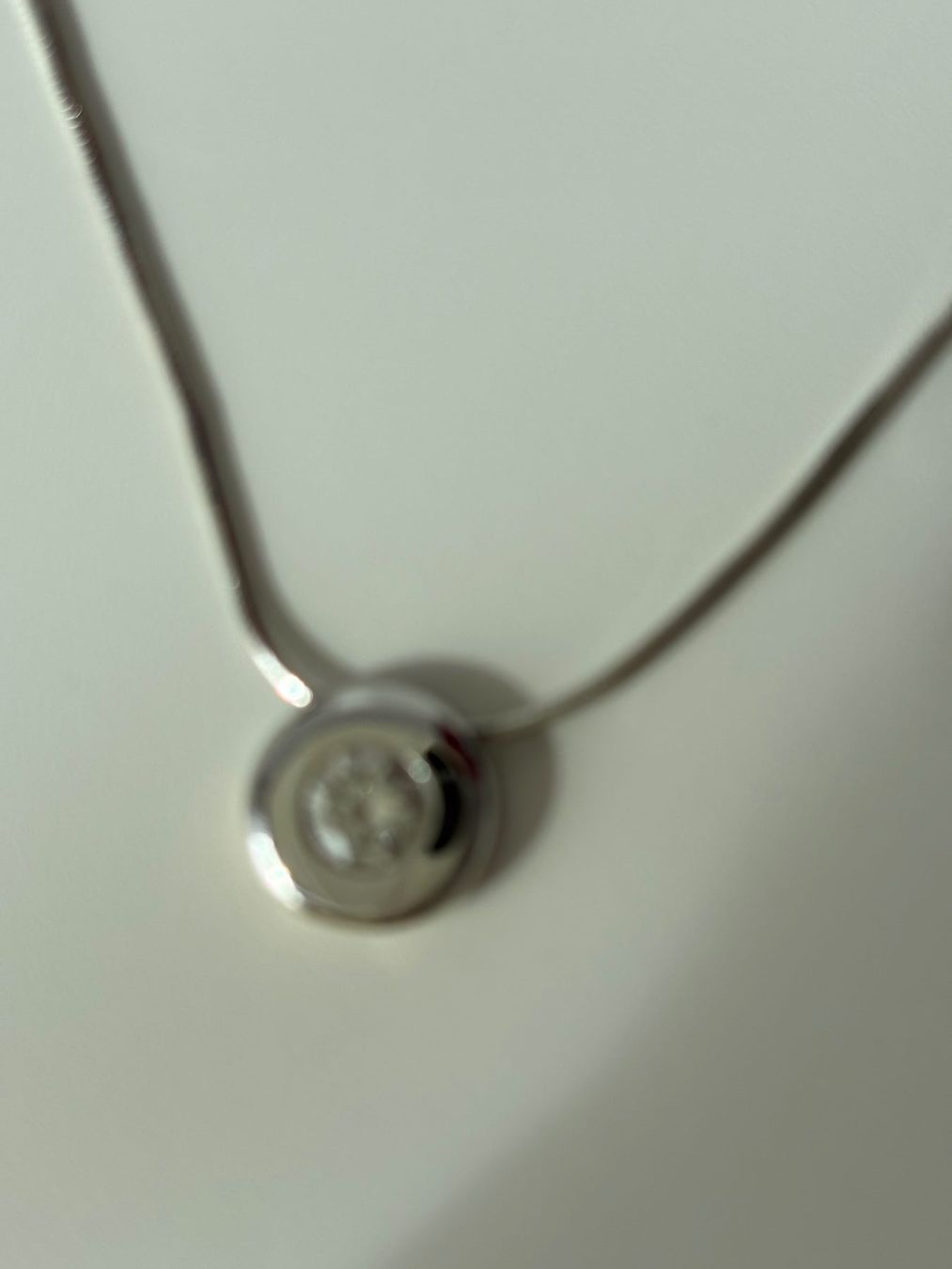 Ketten: Weissgold Collier mit 1 Brillant – Gebraucht aus Thierachern von Herci 2