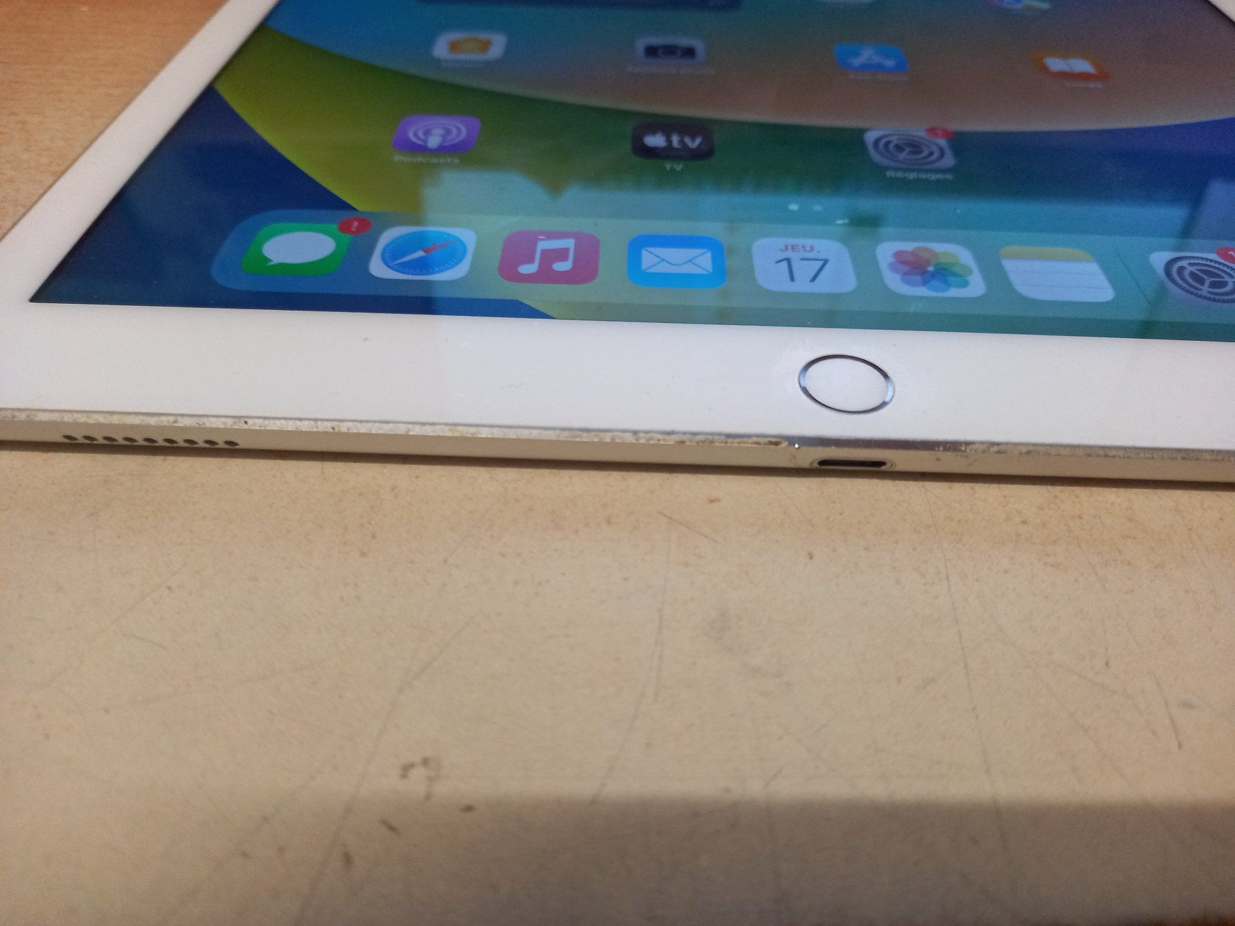 Apple Tablet PC: iPad Pro 12.9-inch Wi-Fi 2016 32gb – Usato da Romont FR venduto da ventecomp 1