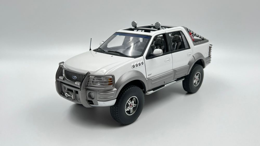 Autoart 1/18 Ford EXPEDITION himalayaフォード