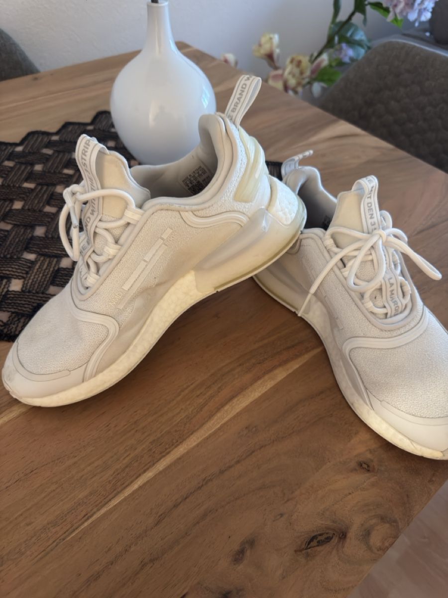 Adidas Scarpe da uomo: adidas NMD_R1 V2 – Usato da Langenthal venduto da gfi_9dcz