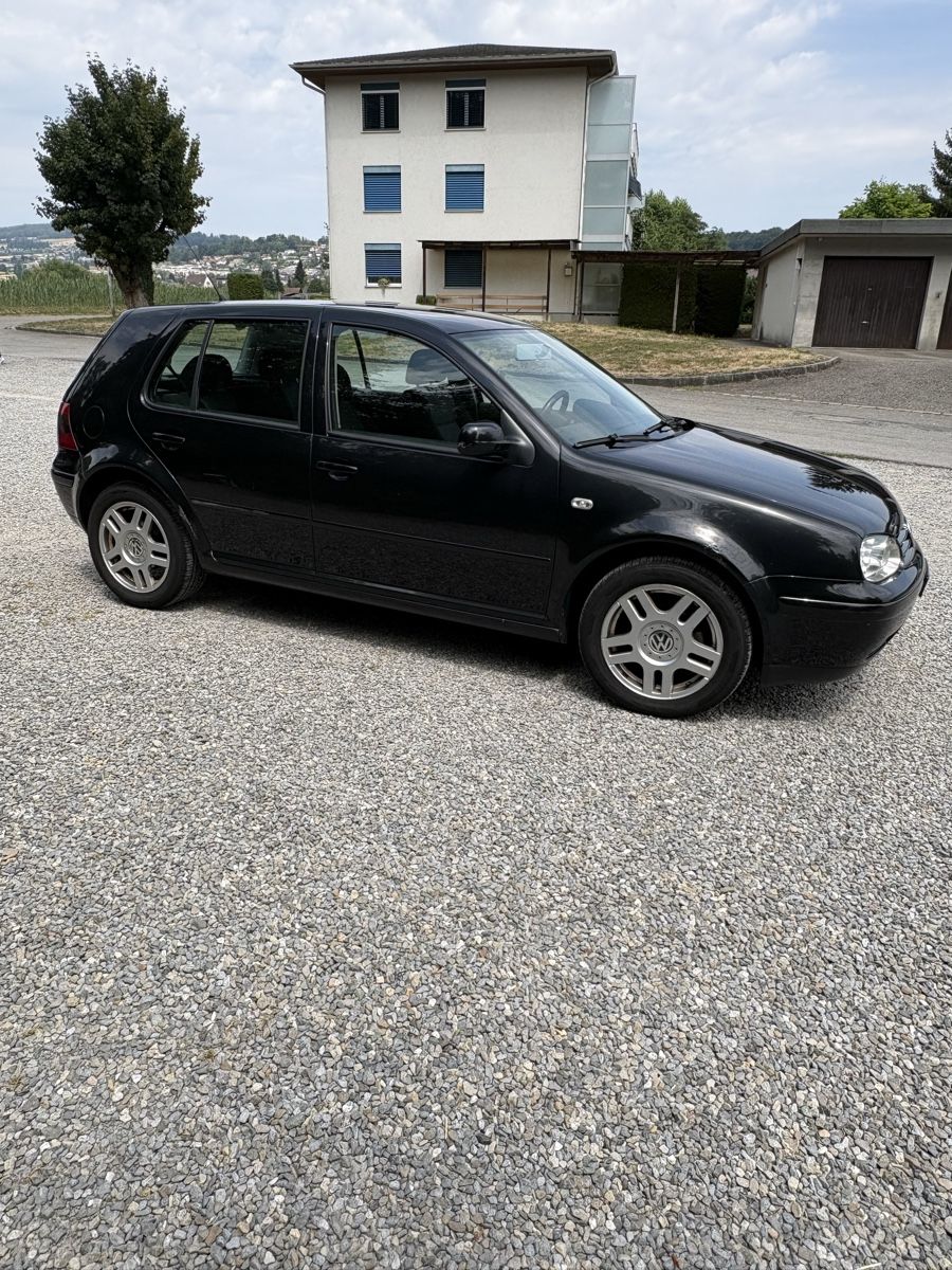 VW Automobili: VW Golf 1.6 16V, schwarz, 2003 – Usato da Bremgarten AG venduto da gio_mvk6 2
