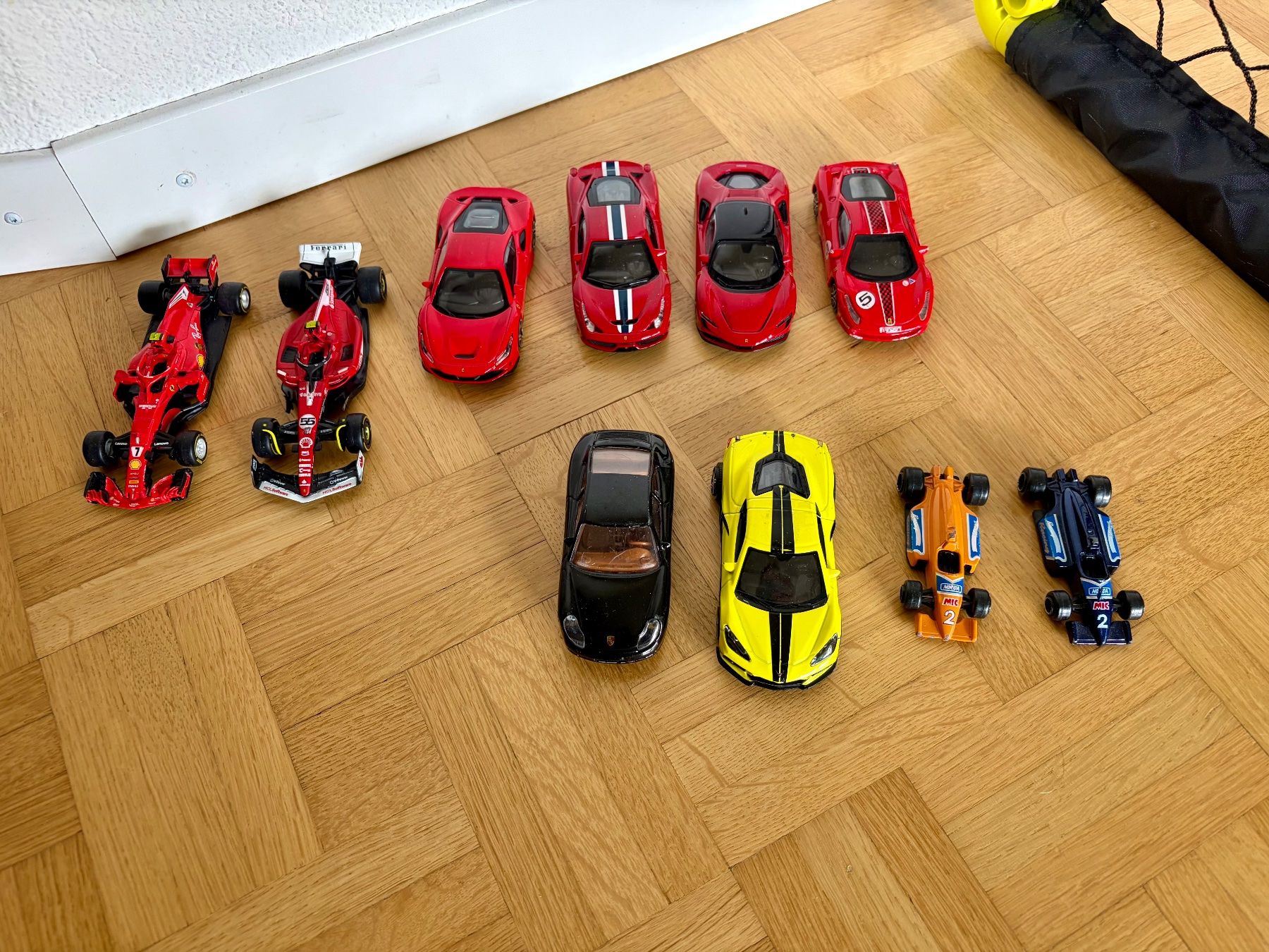 Spielzeuge: Ferrari Rennauto Spielzeug Set – Gebraucht aus Frauenfeld von cookies_and_cream