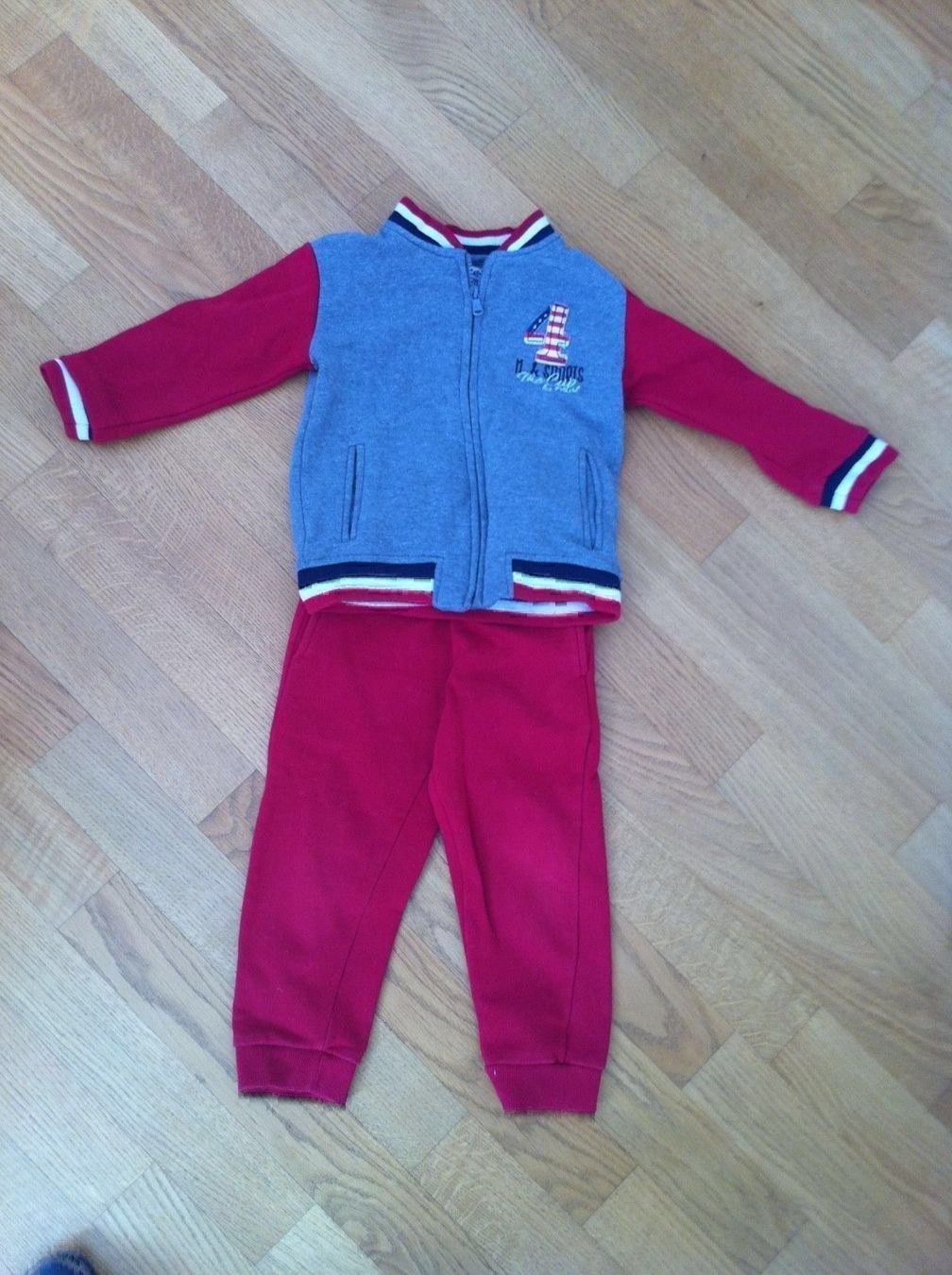 Mayoral Lotti & Set di vestiti: TRAINER MAYORAL weinrot /grau Gr. 98 – Usato da Wattwil venduto da jopara