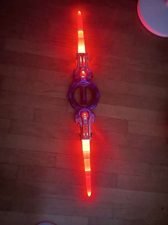 Altro per Film & Serie: LED Schwert / Leuchtstab mit Farbwechsel Drehfunktion – Usato da Niederhasli venduto da ioa_k5sq 4