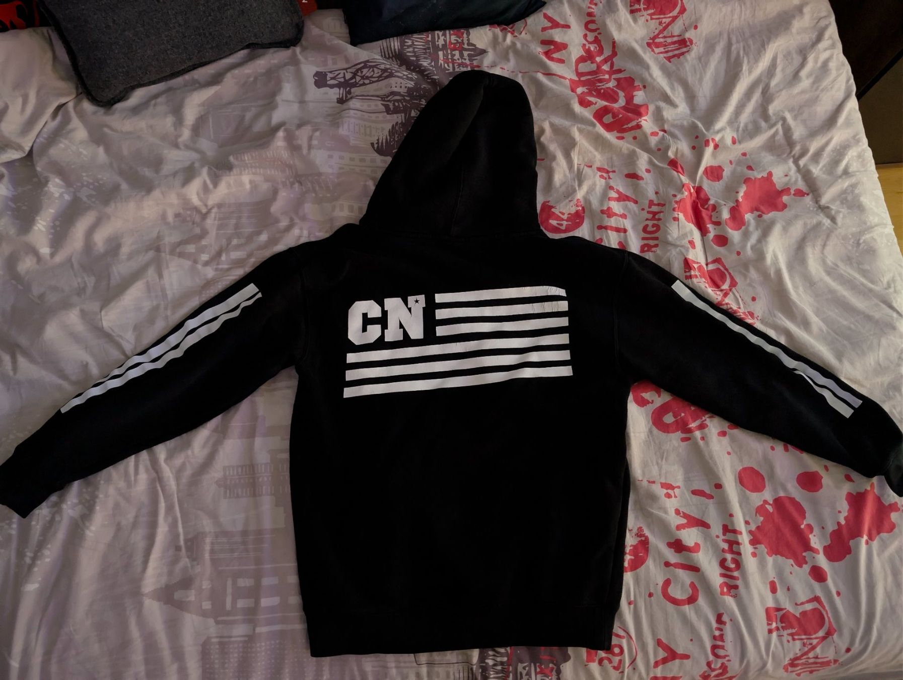 Maglioni & Felpe: Hoodie von Casey Neistat – Usato da Urtenen-Schönbühl venduto da Jens.Morgenegg 1