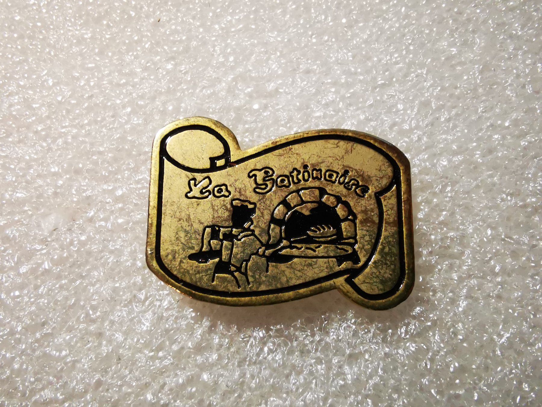 Placchette & Badge: Ansteckpin 5: la gatinaise – Usato da Oppligen venduto da Pin-Fall-Shop