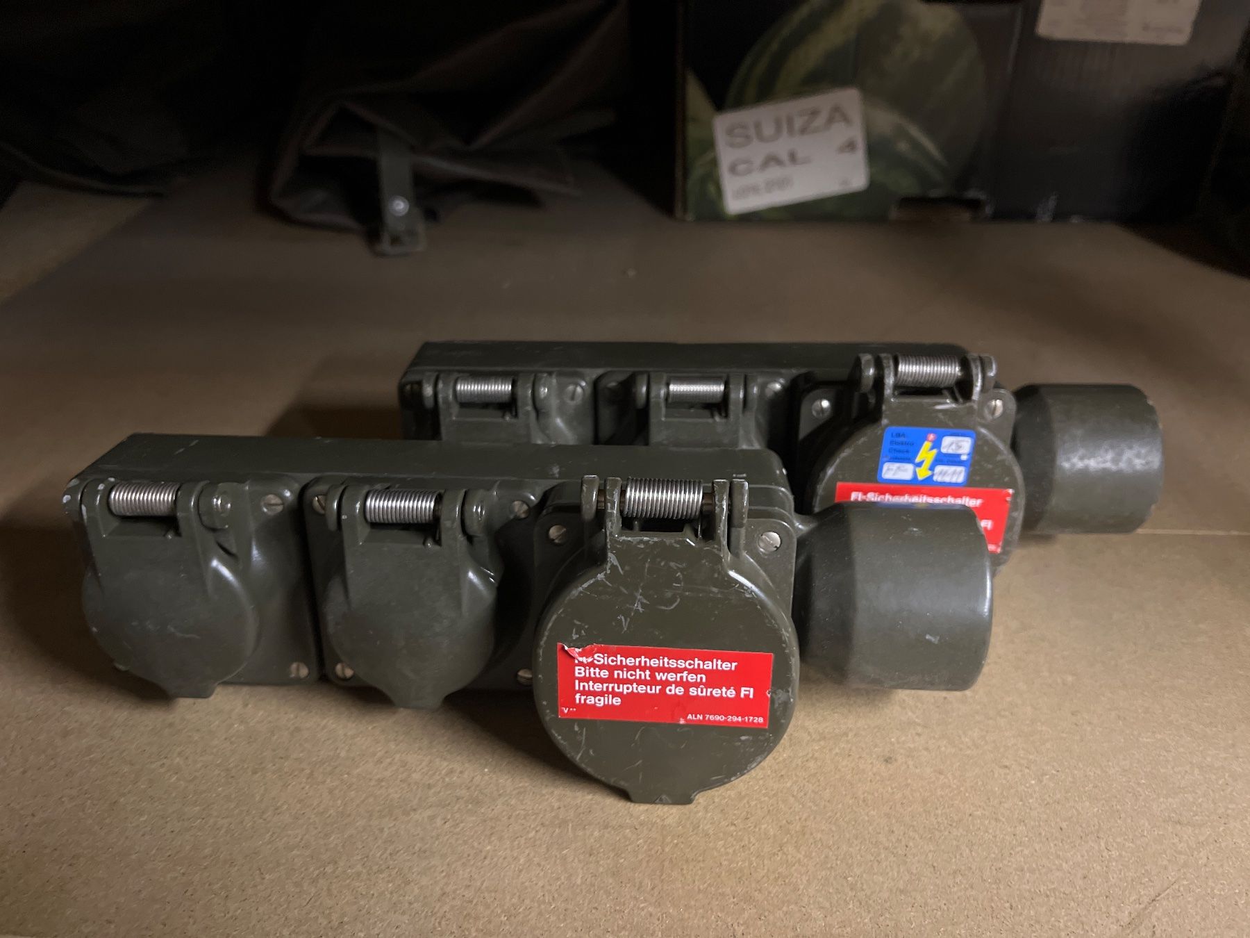 Alimentazione elettrica: 2 Elektroverteiler Metall Armee mit FI – Usato da Thun venduto da IBT1 3