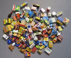 Chrämerliladen-Zubehör • Krämerladen-Zubehör • 137 Stück