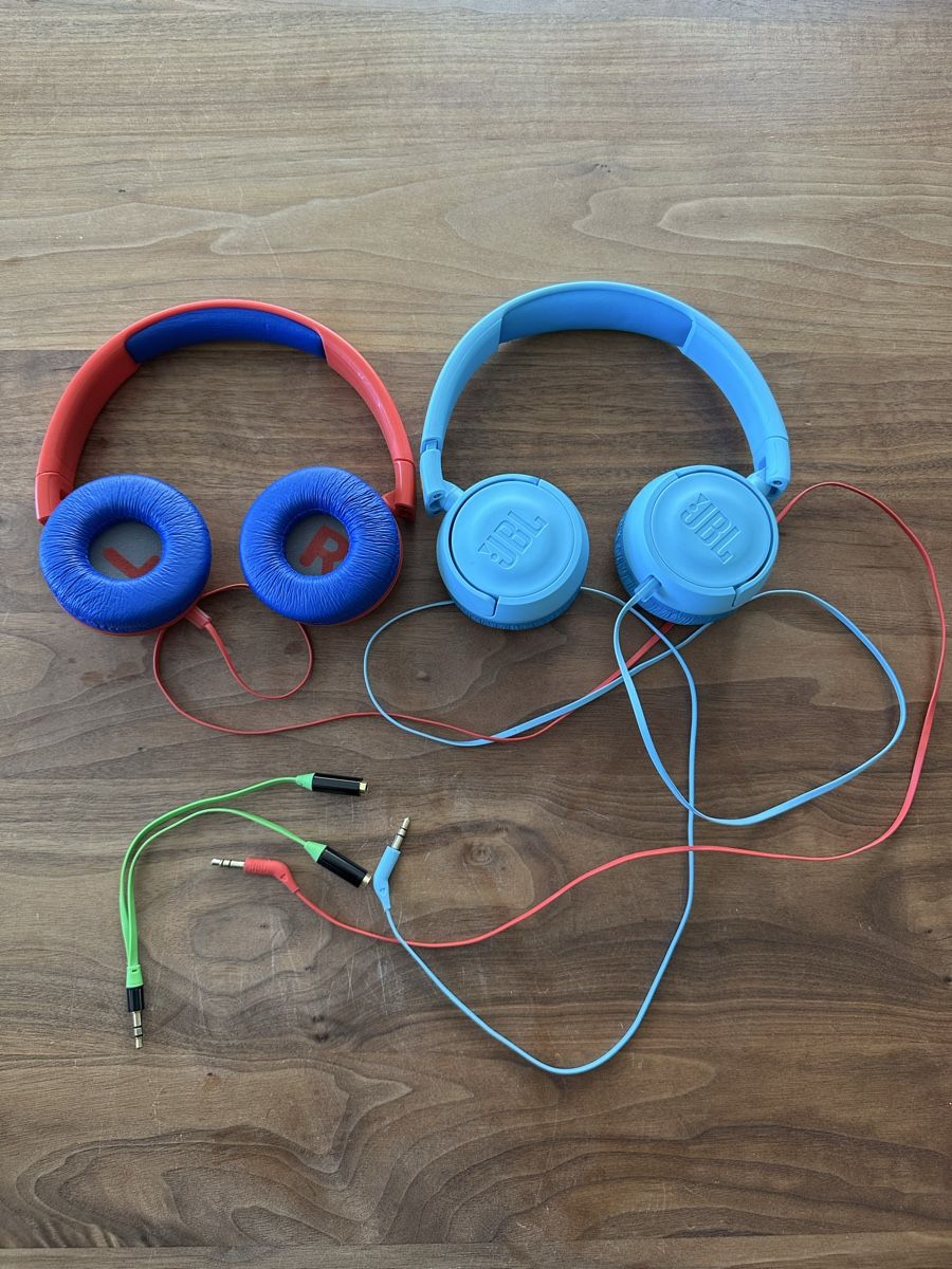 JBL Cuffie: JBL Kopfhörer Kinder rot und blau 2Stk – Usato da Winterthur venduto da Nic.Pr