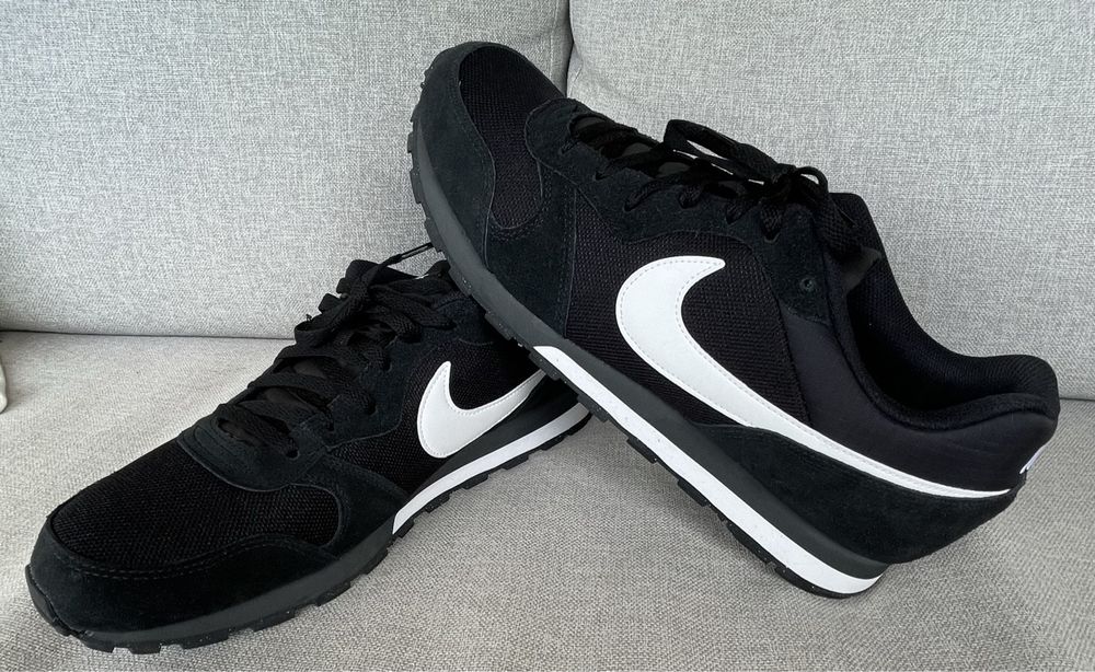 Nike MD Runner 2 schwarz Gr. 47.5 Acheter sur Ricardo