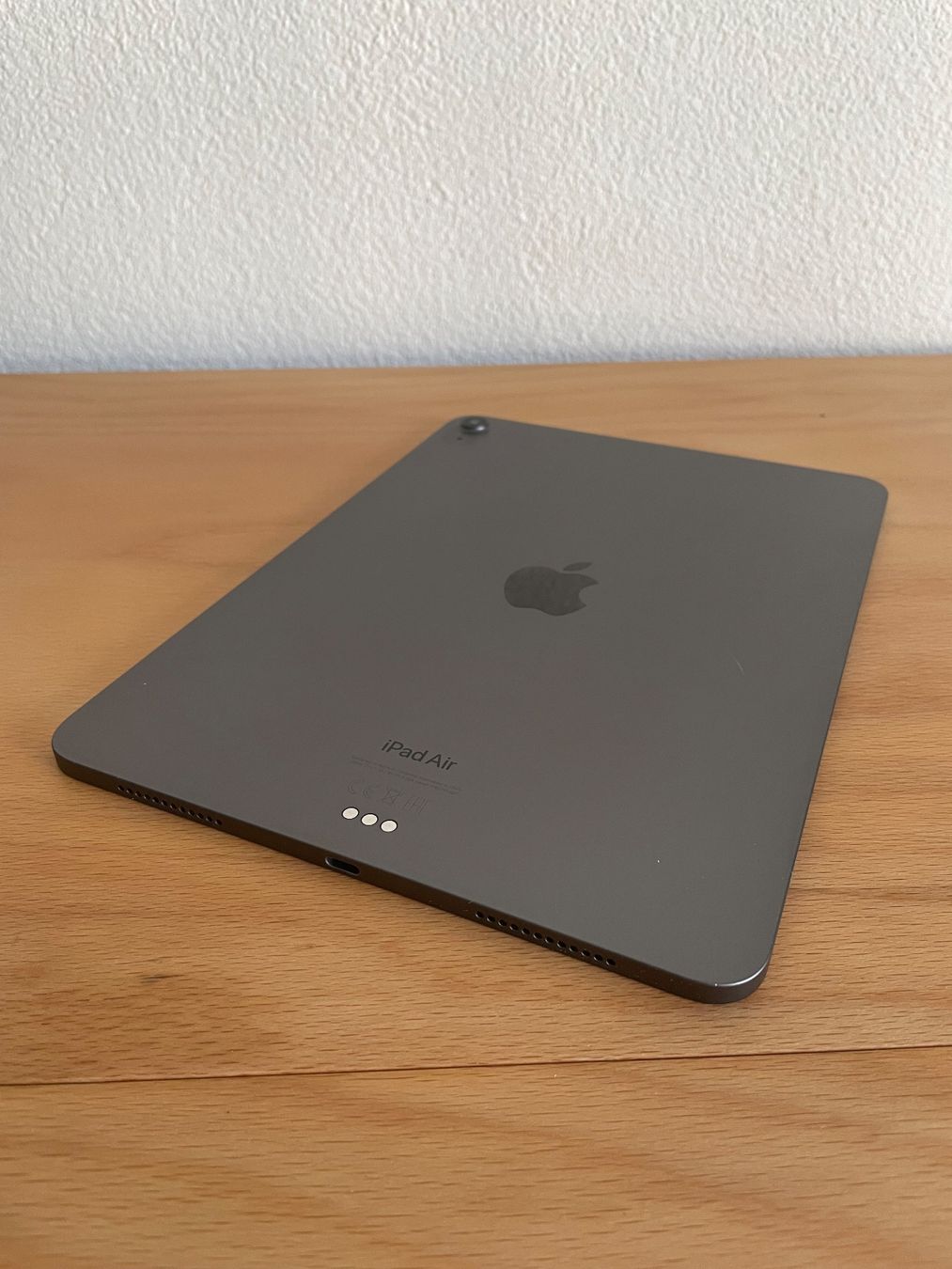 Apple Tablet PC: iPad Air 2022 5. Generation 64 GB grau – Usato da Luzern venduto da challenge1000 3
