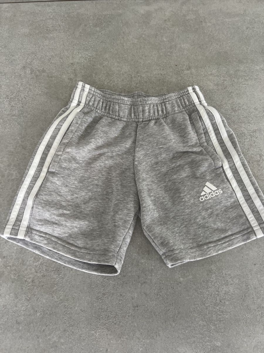 Adidas Pantalons: Adidas Short – D'occasion à Bottmingen par ale3829