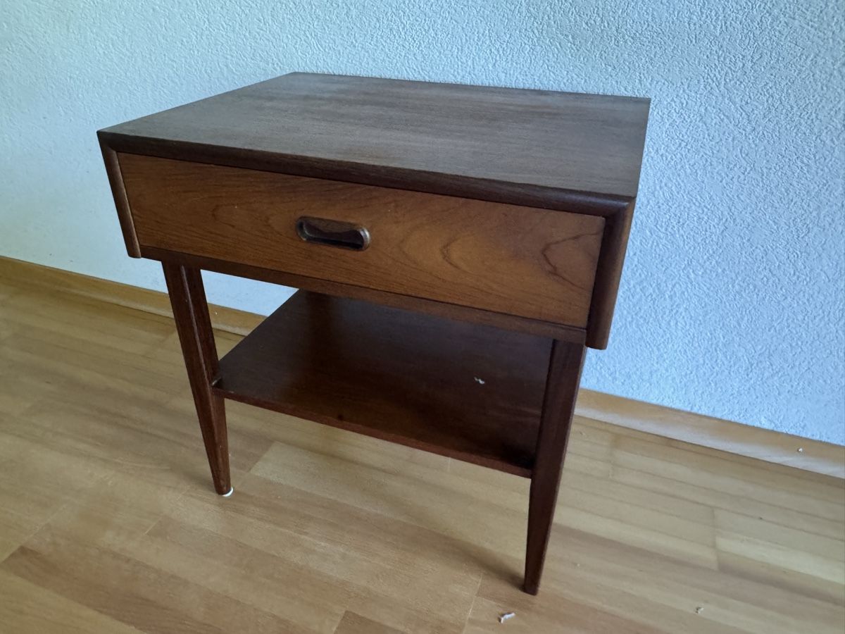 Tables de nuit: Nachttischchen 1960iger – D'occasion à Langnau am Albis par pla_2vk5