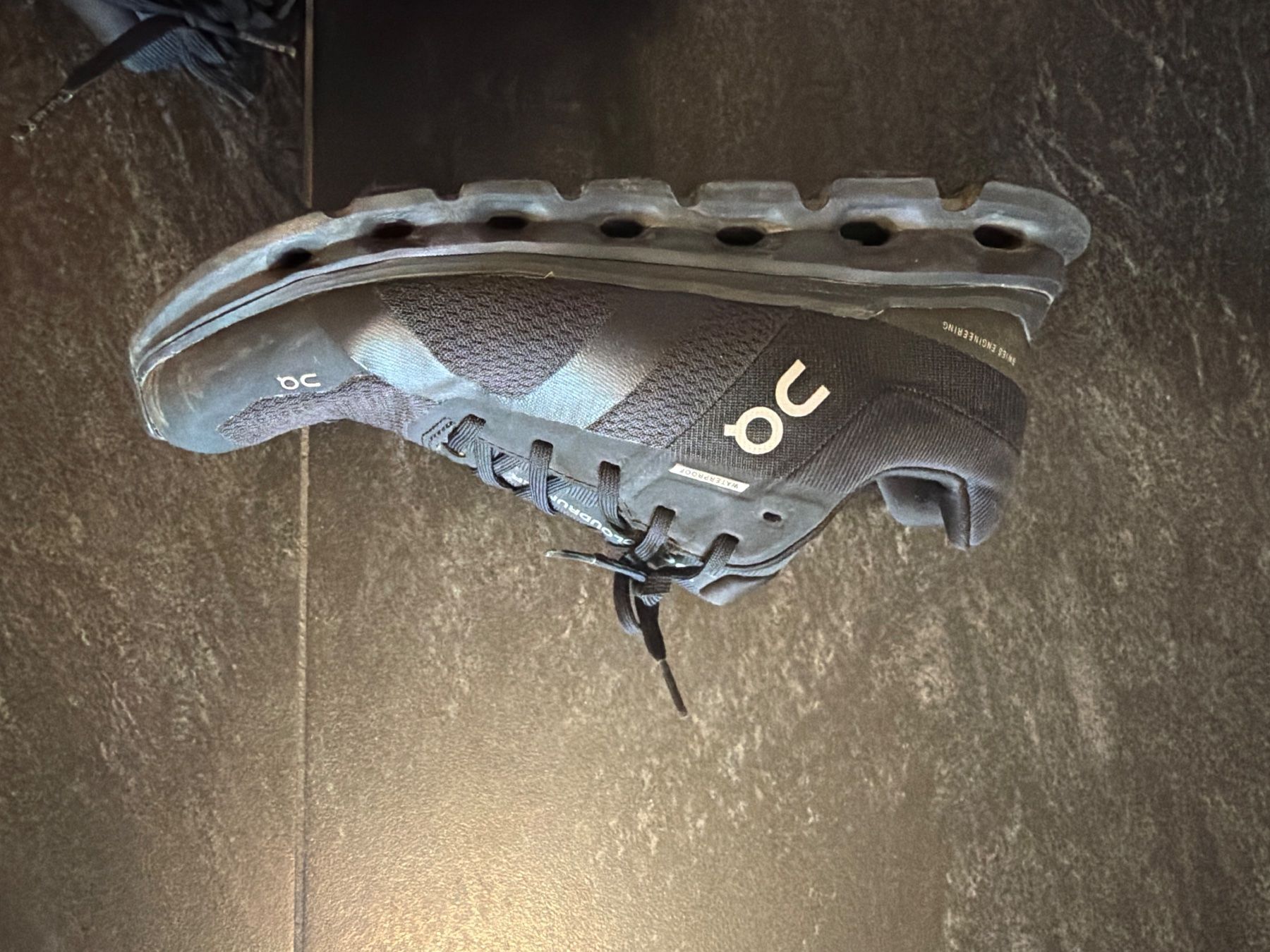 On Chaussures femmes: ON Damen cloudrunner 40 schwarz – D'occasion à Däniken SO par NBdesign 5