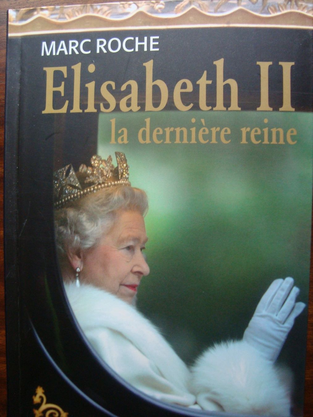 Bücher: Elizabeth II, la dernière reine – Neu (gemäss Beschreibung) aus Fribourg von ruswil007