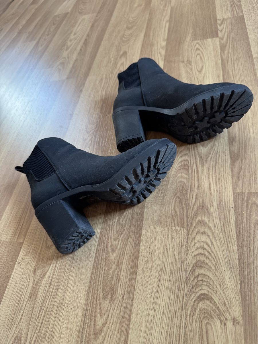 Scarpe da donna: ONLY Stiefelette mit Absatz | Veloursoptik | Grösse 36 – Nuovo (secondo la descrizione) da Schüpfheim venduto da lil_5jzb 3
