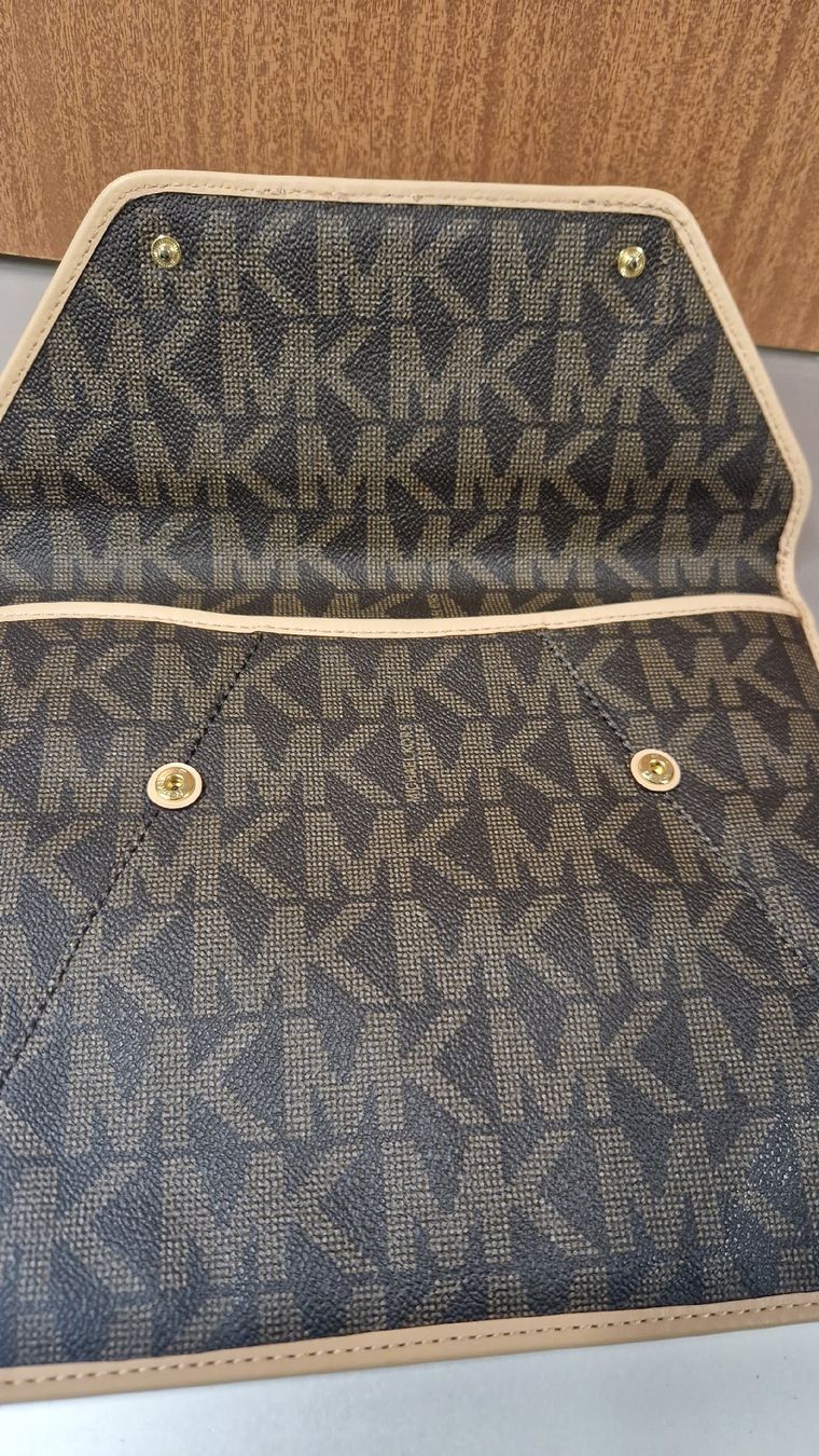Michael Kors Borse: Michael Kors IPad Sleeve – Usato da Wallisellen venduto da jazie_11 2