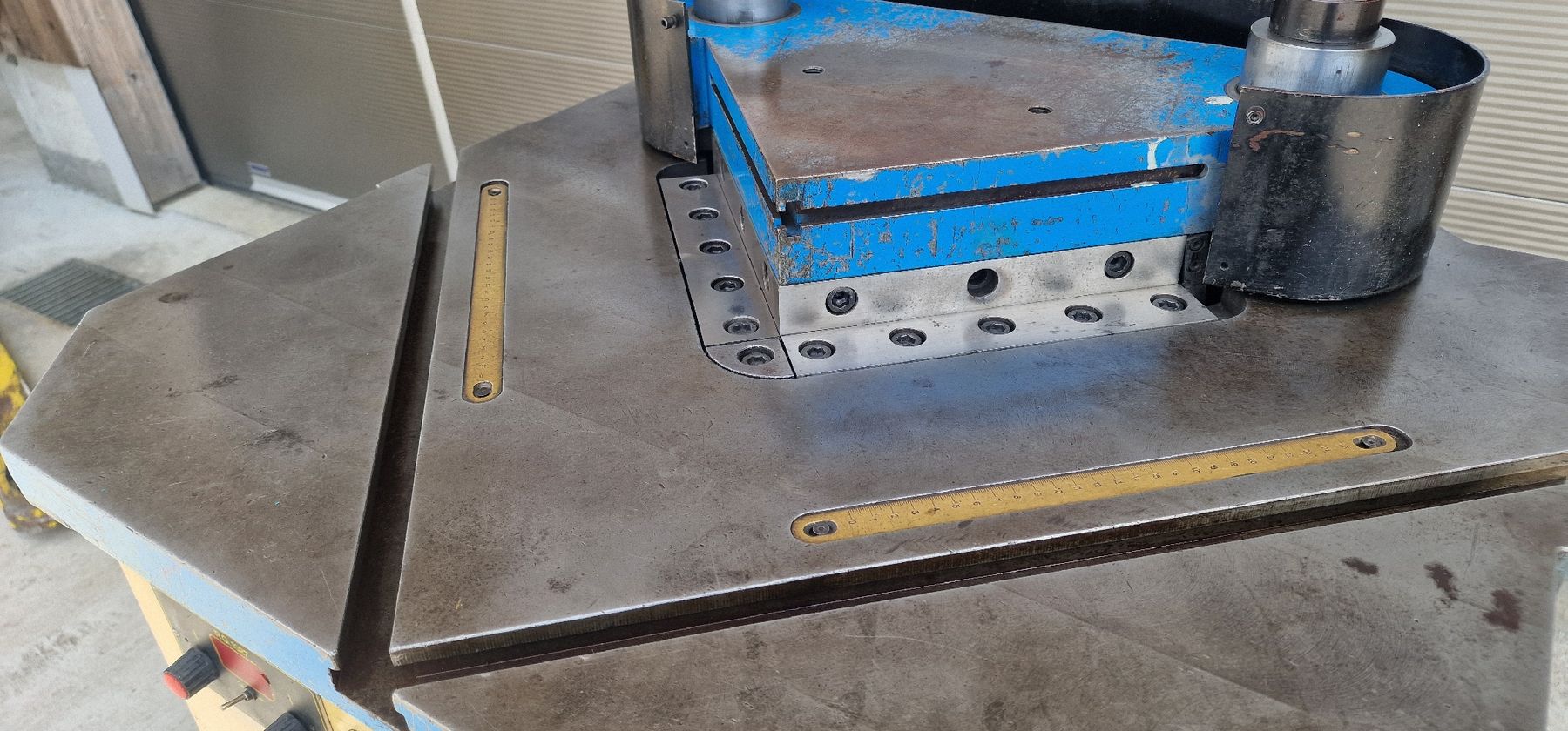 Esab Tutte le macchine: Ausklinkmaschine Versafix 254 – Usato da Emmenbrücke venduto da inf_l8yf 4