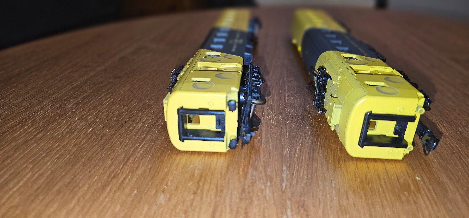 Lima Modellini di ferrovie: 2 Chäs Express Wagen – Usato da Magden venduto da rtu123 2