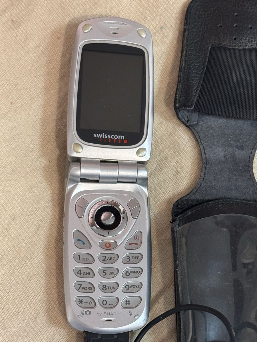 Swisscom Telefoni cellulari / Smartphones: Swisscom Sharp Flip-Phone mit Lederetui & Ladekabel  – Usato da Liestal venduto da nani054 2