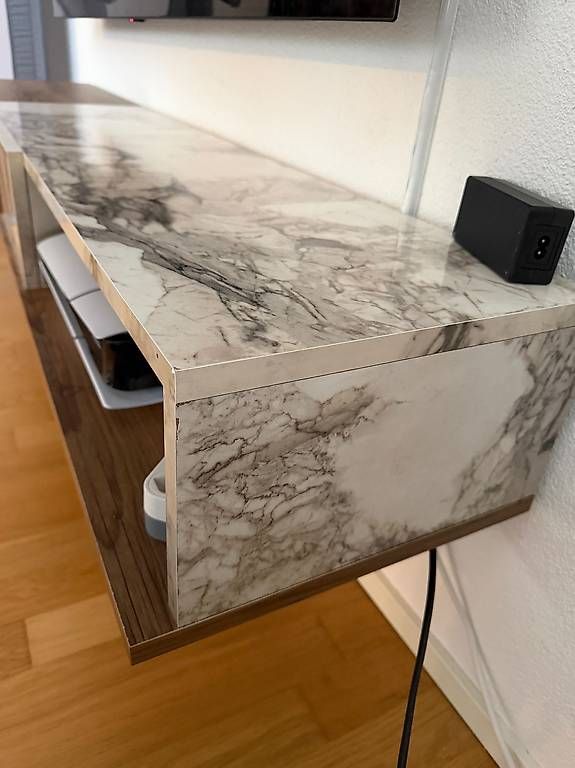 Tische: Moderner Couchtisch + TV-Möbel Set  top Zustand – Gebraucht aus Hunzenschwil von Max10 2