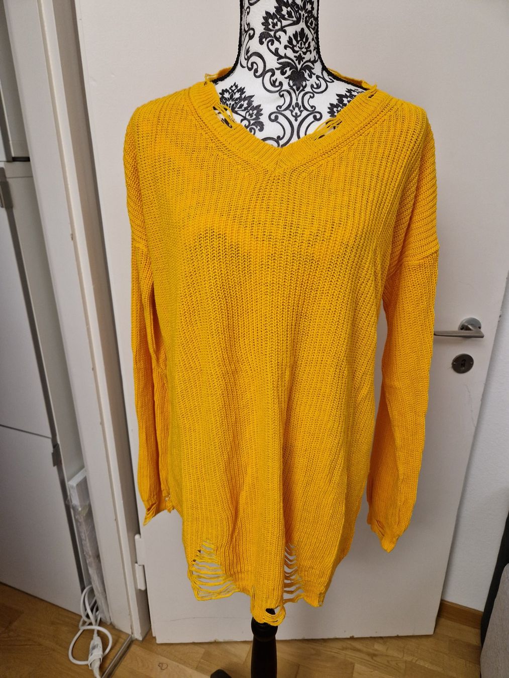 Maglioni & Felpe: Weisser &Orangegelb Strickpullover Gr. M - Destroyed Look – Nuovo (secondo la descrizione) da Glattbrugg venduto da mas_75t2 5