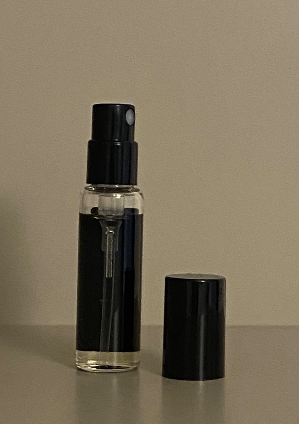 Frédéric Malle Parfums & Eau de Toilette: FRÉDÉRIC MALLE Une Rose Edp 3,5ml Batch code 2014 plein – Neuf (Voir description) à Genève par kik_8jd6 2