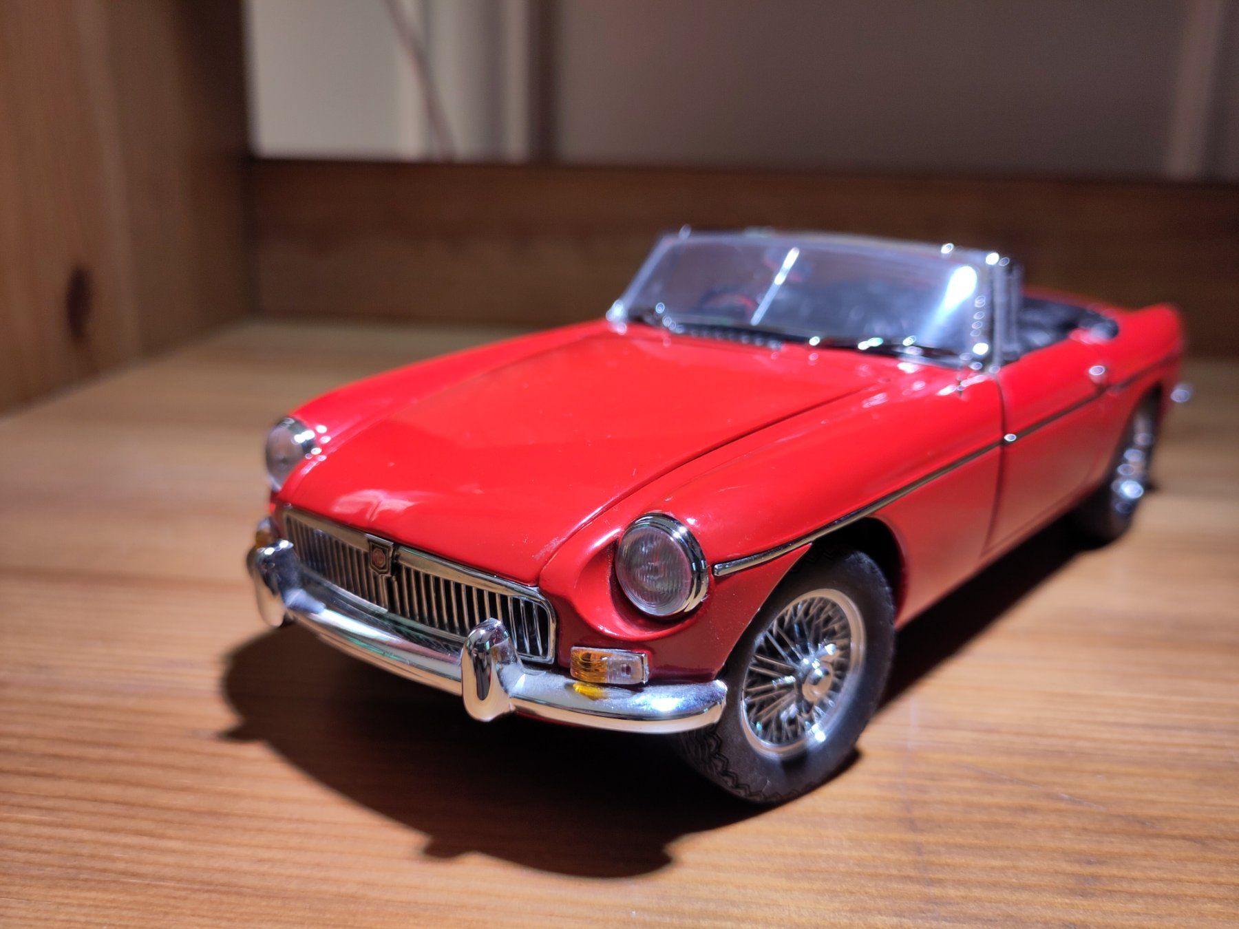 Kyosho Voitures modèles: Modellauto Kyosho MGB MkI 1/18 – D'occasion à Bülach par Tiefschlaflos 2