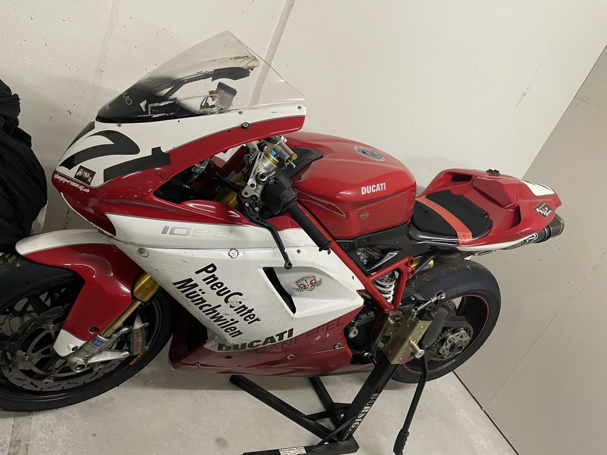 Ducati Route: Renn- oder Strassen Motorrad Ducati 1198S – D'occasion à Zuzwil SG par zubibonanza