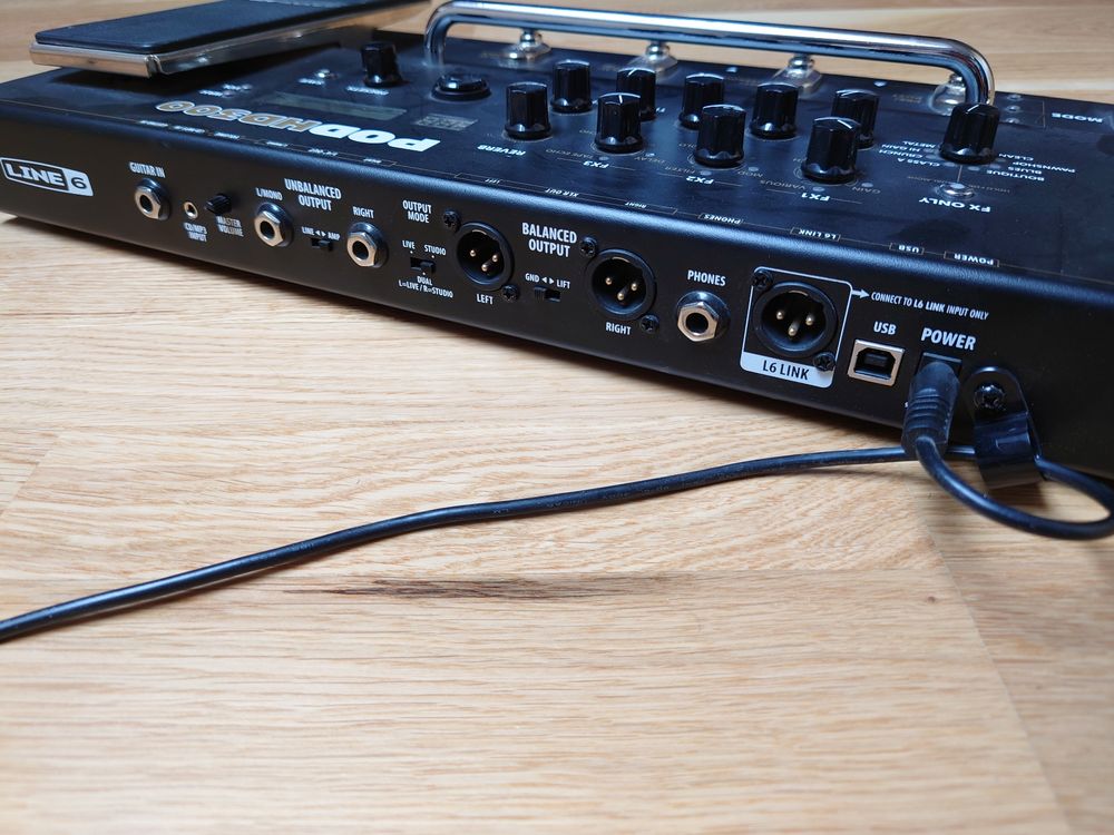 Line 6 Pod HD300 Amplificatore Multi-Effetti E Pedaliera Per Chitarra Elettrica - Usato