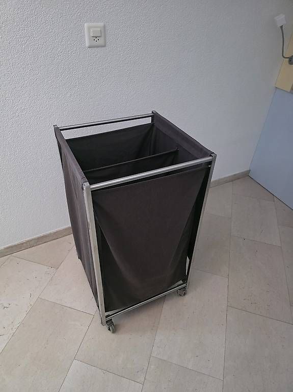 Wäschekörbe: Gratis Wàsschewagen wäschekorb – Gebraucht aus Gams von usswiss