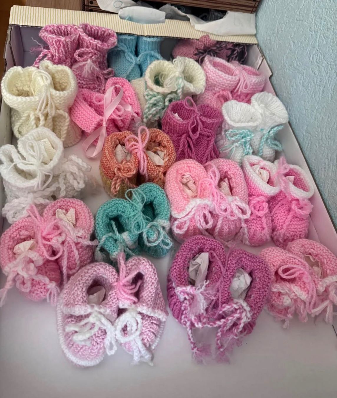 Calze per bambini: Chaussons bébé-cadeau naissance – Nuovo (secondo la descrizione) da Fey (Nendaz) venduto da Azelie 1