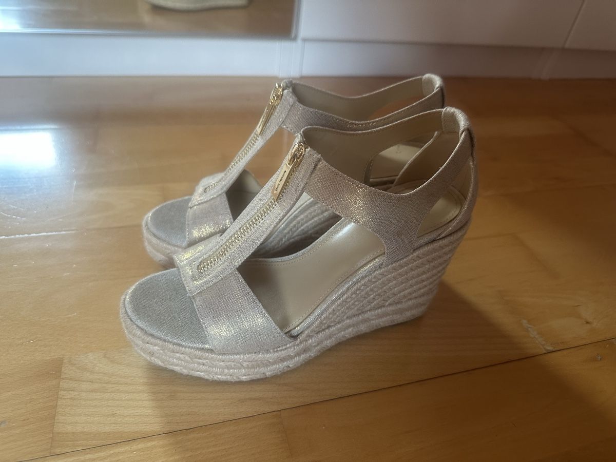 Michael Kors Scarpe da donna: Michael Kors sandals – Nuovo (secondo la descrizione) da Zürich venduto da honeybunny91