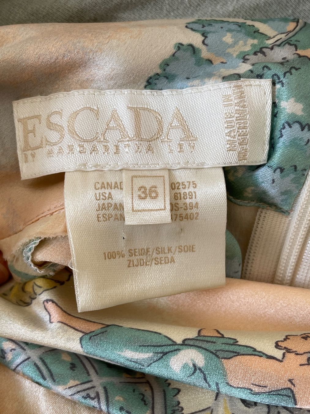 Escada Camicette: Escada Seidenbluse Vintage Grösse 36 – Usato da St. Gallen venduto da Shazzz 3