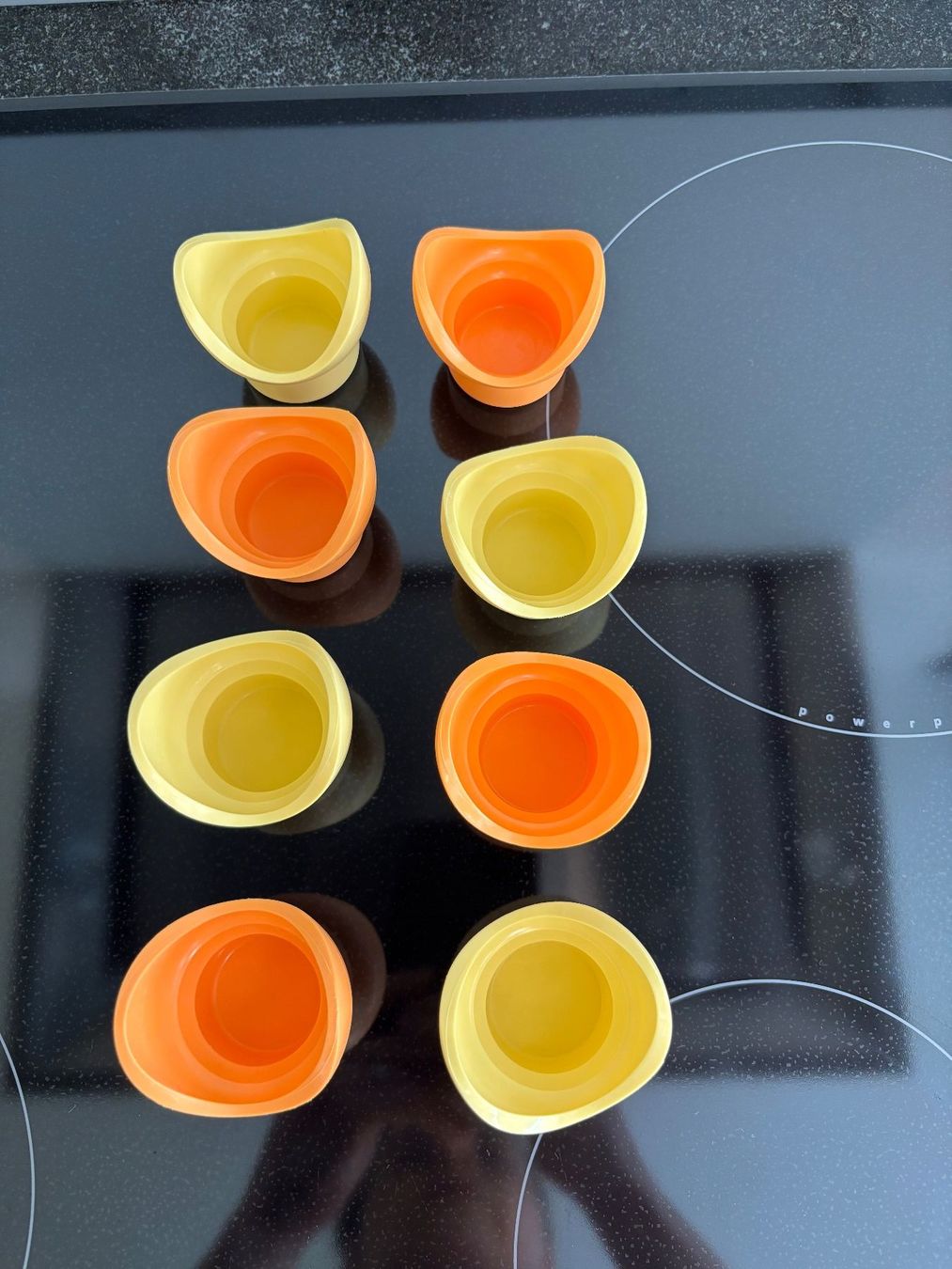 Altre Stoviglie: 8 Stk. Tupperware Eierbecher – Usato da Stalden (Sarnen) venduto da Jakisa 1