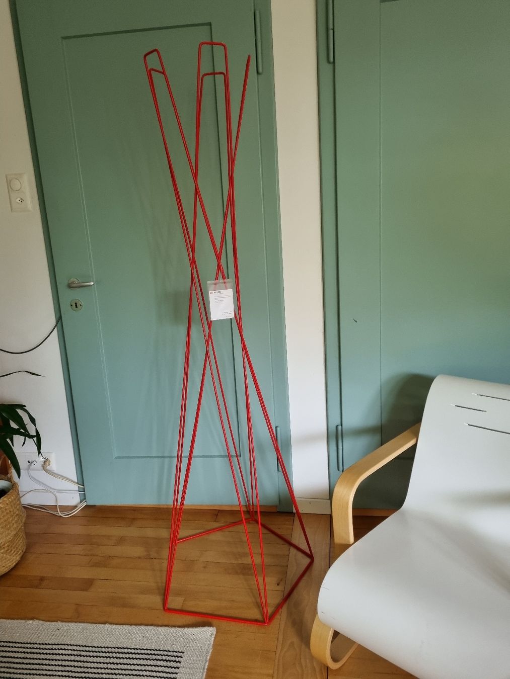 Guardaroba: Cascando Garderobenständer Basket , Rot – Usato da Wil SG venduto da die-wohnung