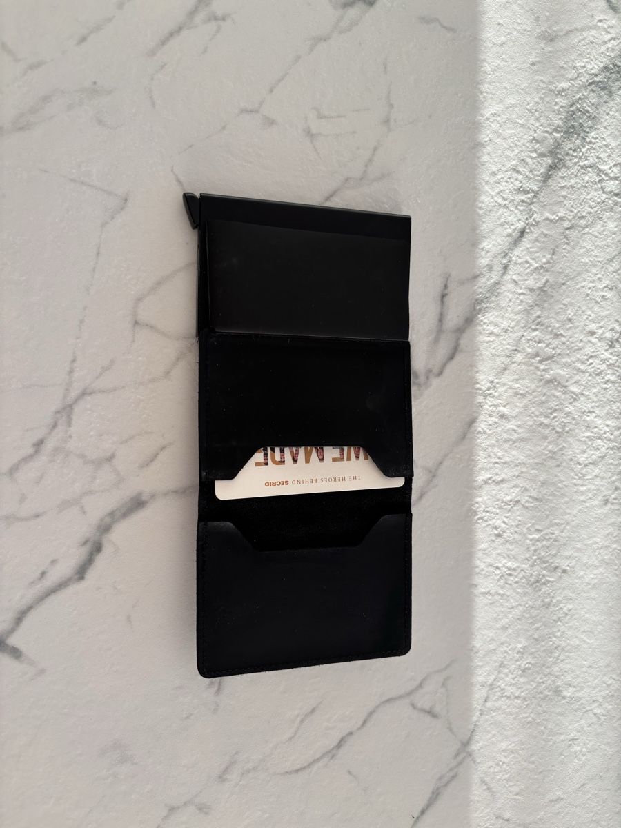 Altro in  Abbigliamento & Accessori: Secrid Cardholder schwarz  – Usato da Lömmenschwil venduto da tamara_cr 3