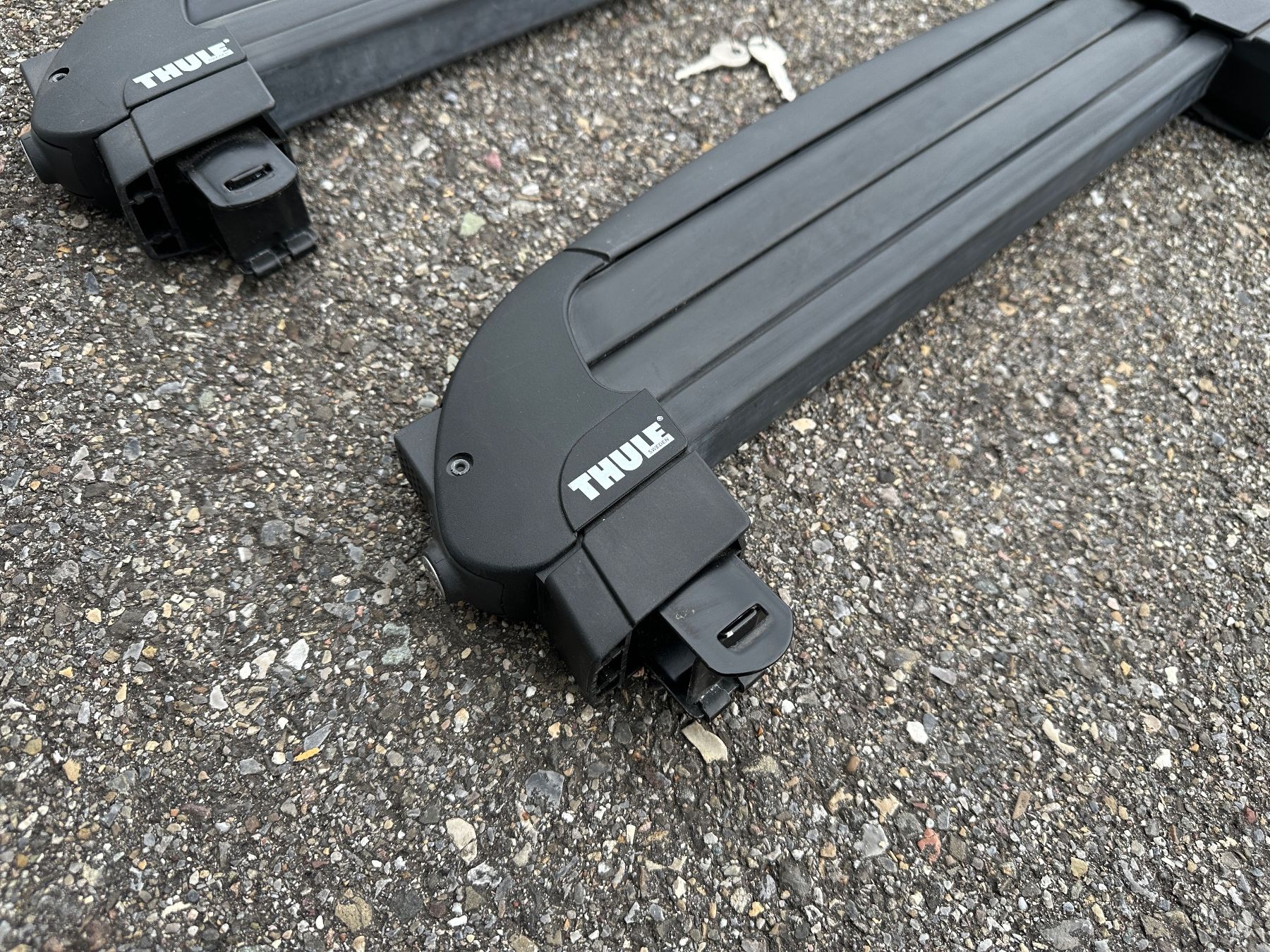 Thule Dachträger: Thule Snowboardträger / Skiträger – Gebraucht aus Zürich von frauflufelberg 1