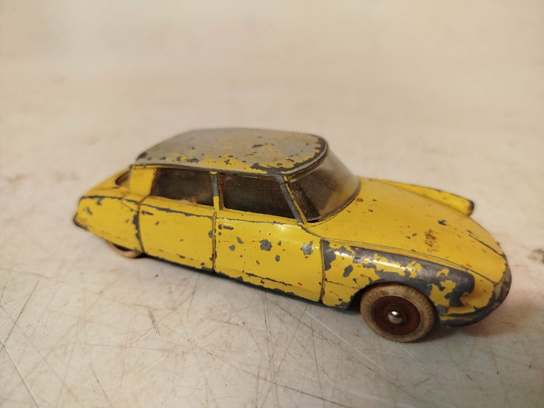 Dinky Toys Modellini d'auto: Dinky Toys  Citroën DS 19. – Usato da La Chaux-de-Fonds venduto da Emmaus2300CDF