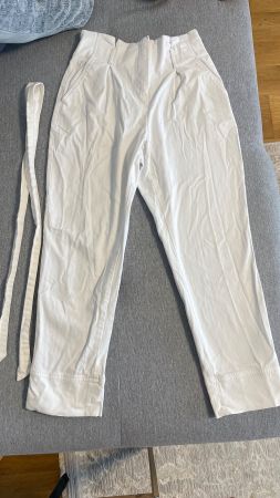 Damen Hose aus Baumwolle, weiss mit Bindegurt top Zustand