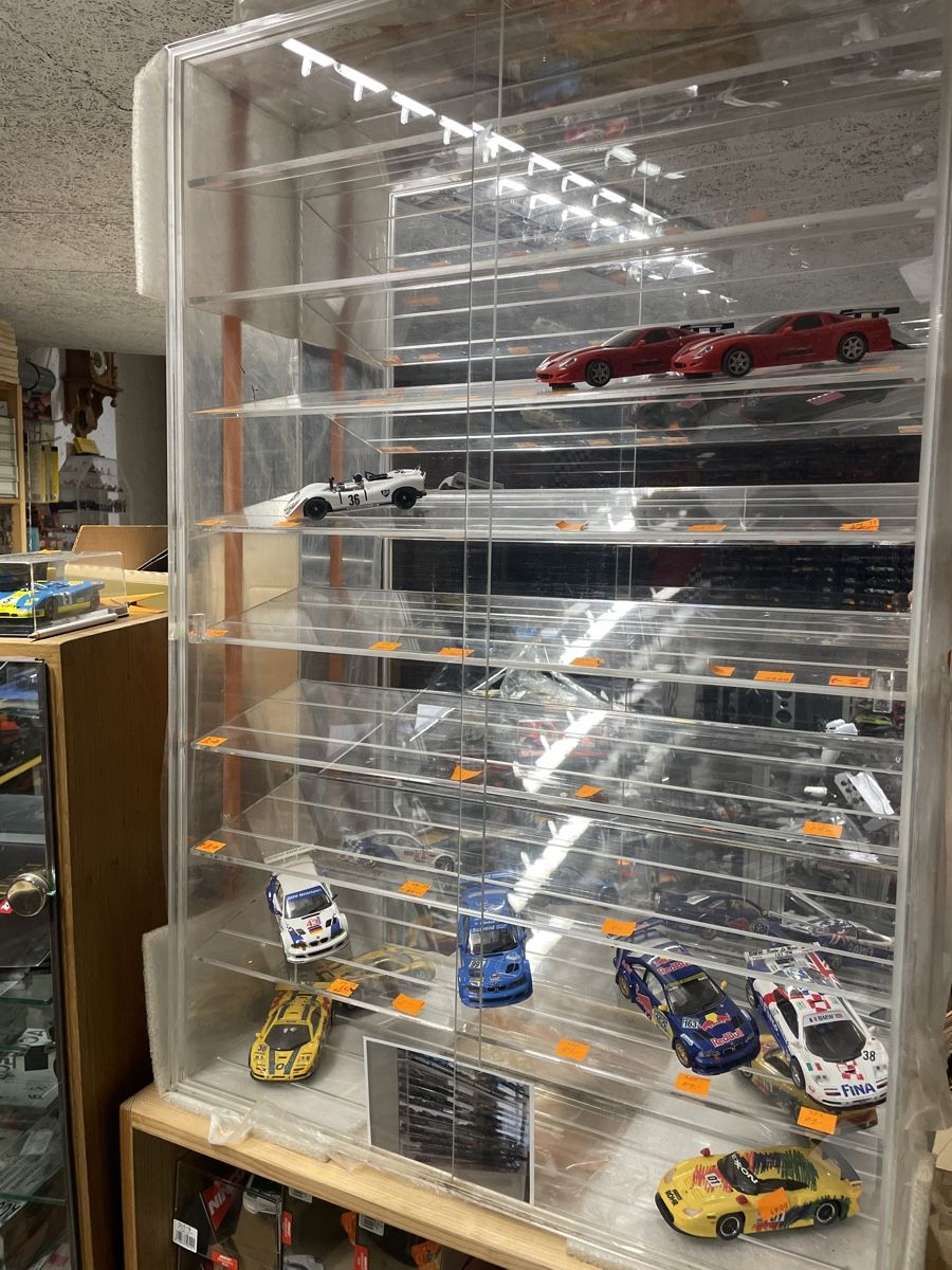 Piste: SlotcaR Vitrine 1:32. Staubsicher – Usato da Wohlen AG venduto da NincoA-Z