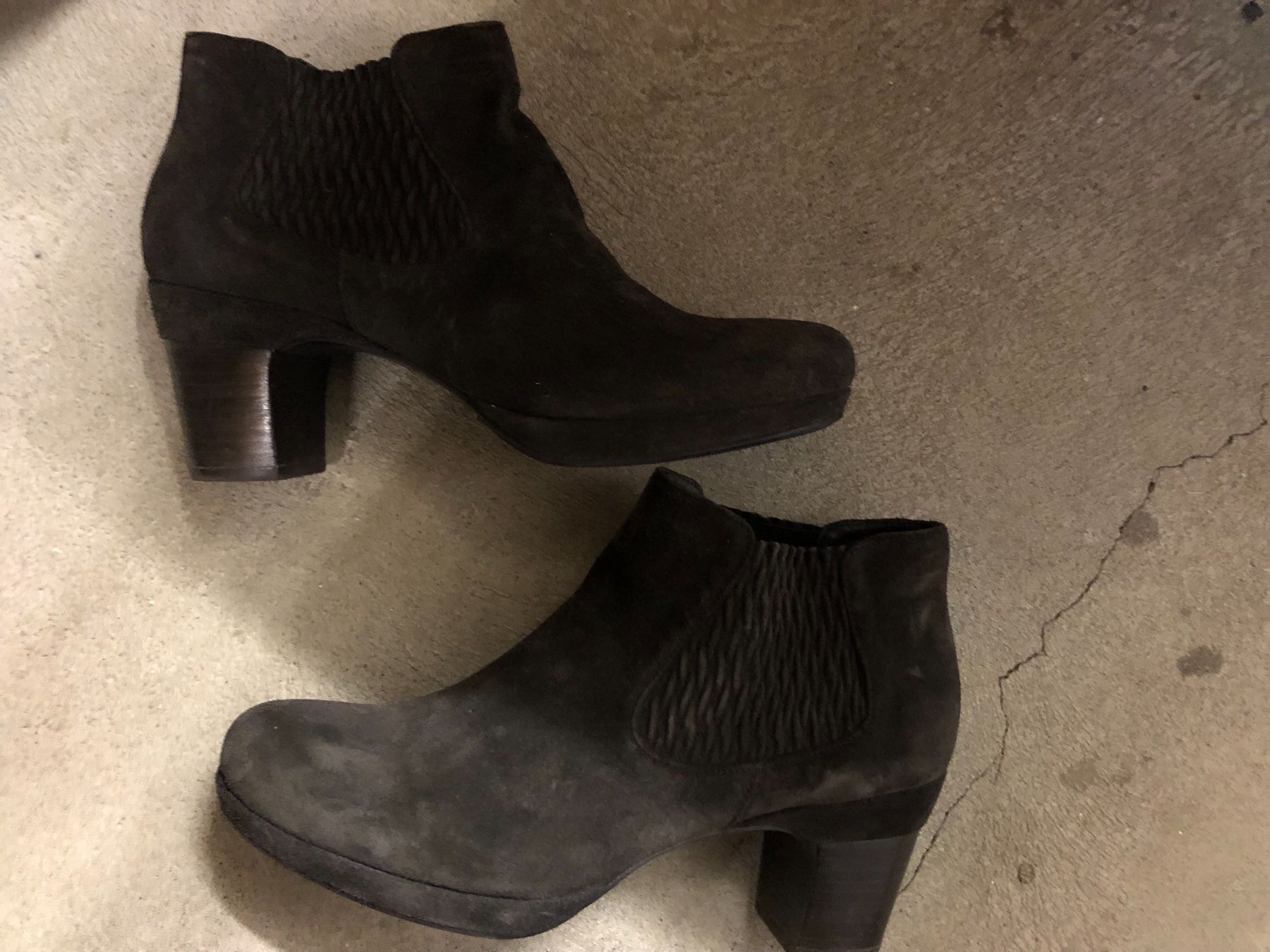 Scarpe da donna: Kurze Stiefelette mit Absatz Marke Homers – Usato da Zell ZH venduto da Spring1509