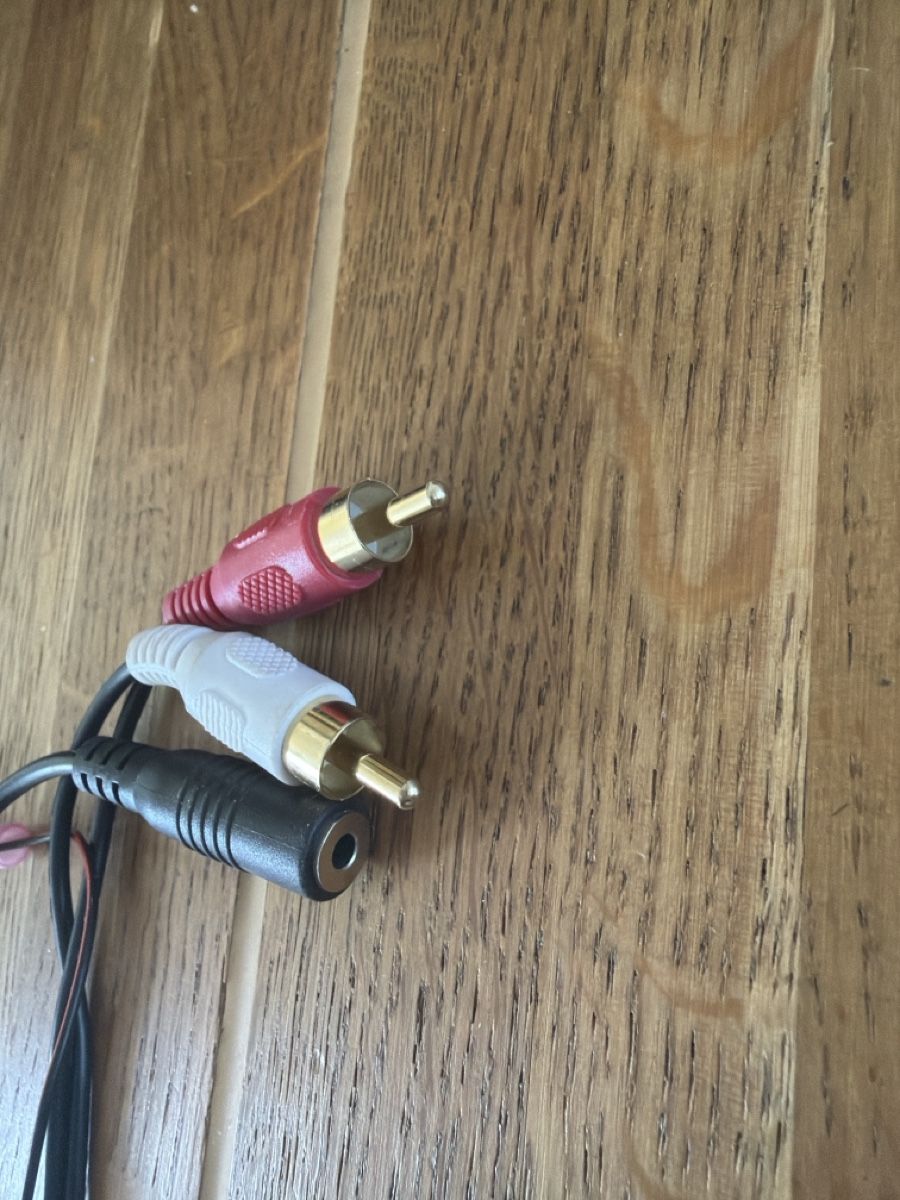 Autres: Bluetooth Adapter an RCA und Mic. Anschluss  – D'occasion à Zürich par Blume1103 1