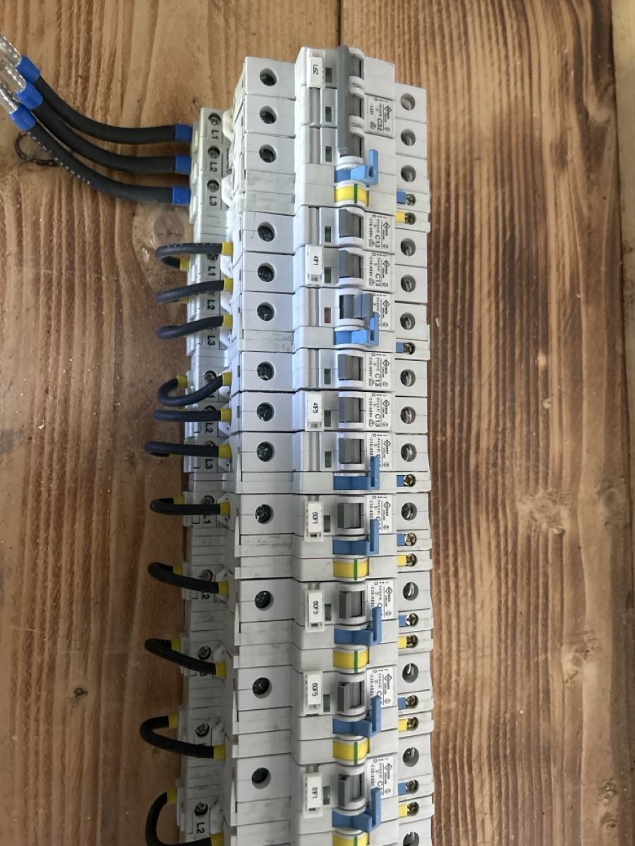 Hager Alimentazione elettrica: Disjoncteur Hager – Usato da zürich venduto da pauloreal 4