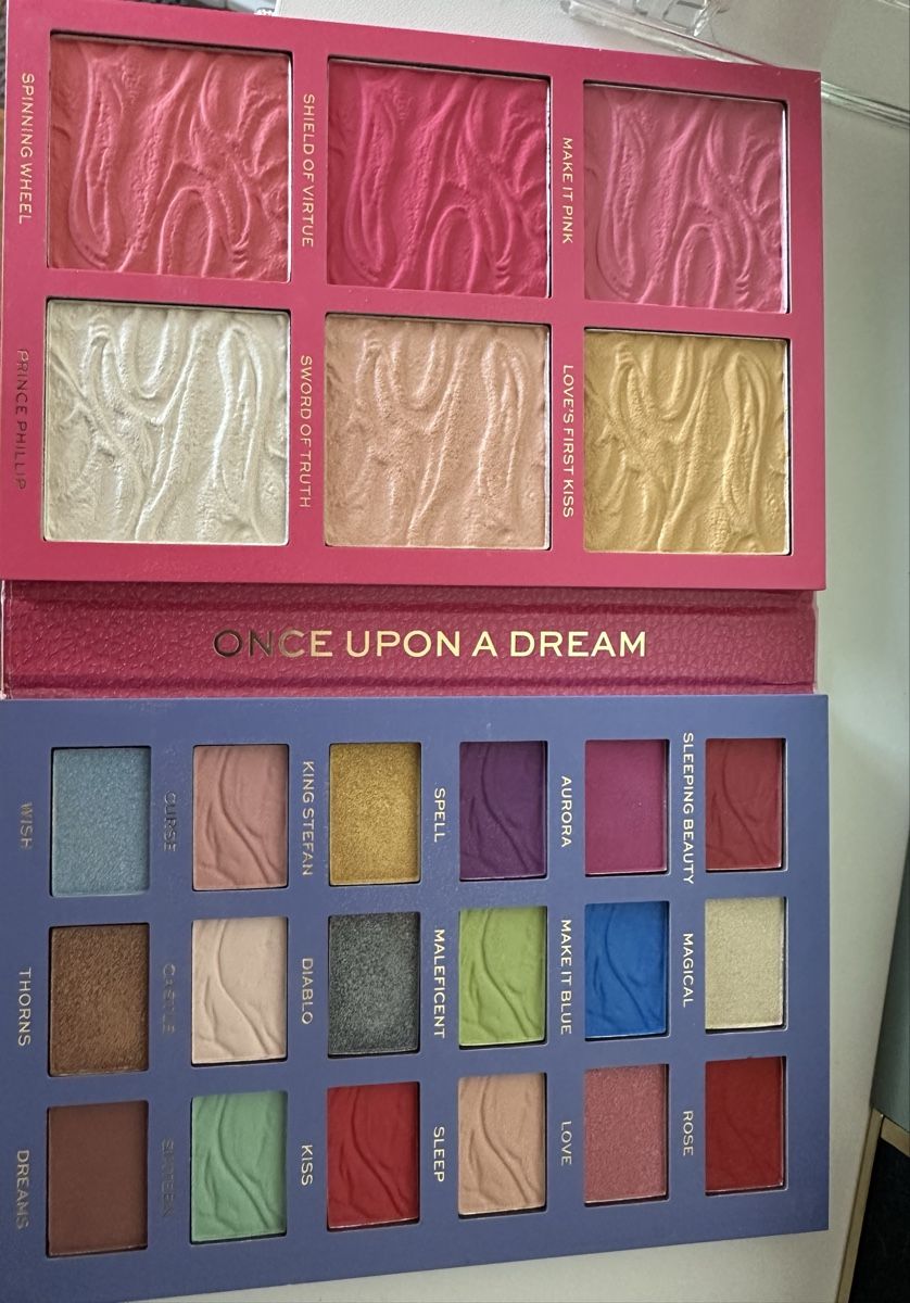 Makeup Revolution Make-up: Makeup Palette Revolution Disney Sleeping Beauty Lidschatten – Nuovo (secondo la descrizione) da Rüthi (Rheintal) venduto da kat_d8m5 1