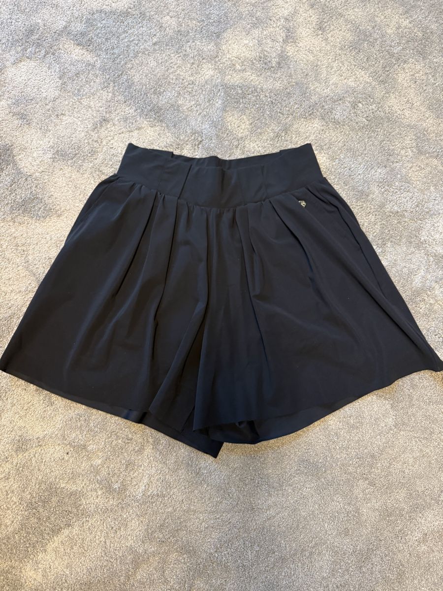 Ina Kess Pantaloni: Ina Kess Shorts schwarz Grösse S – Usato da Wettswil venduto da Harmony83